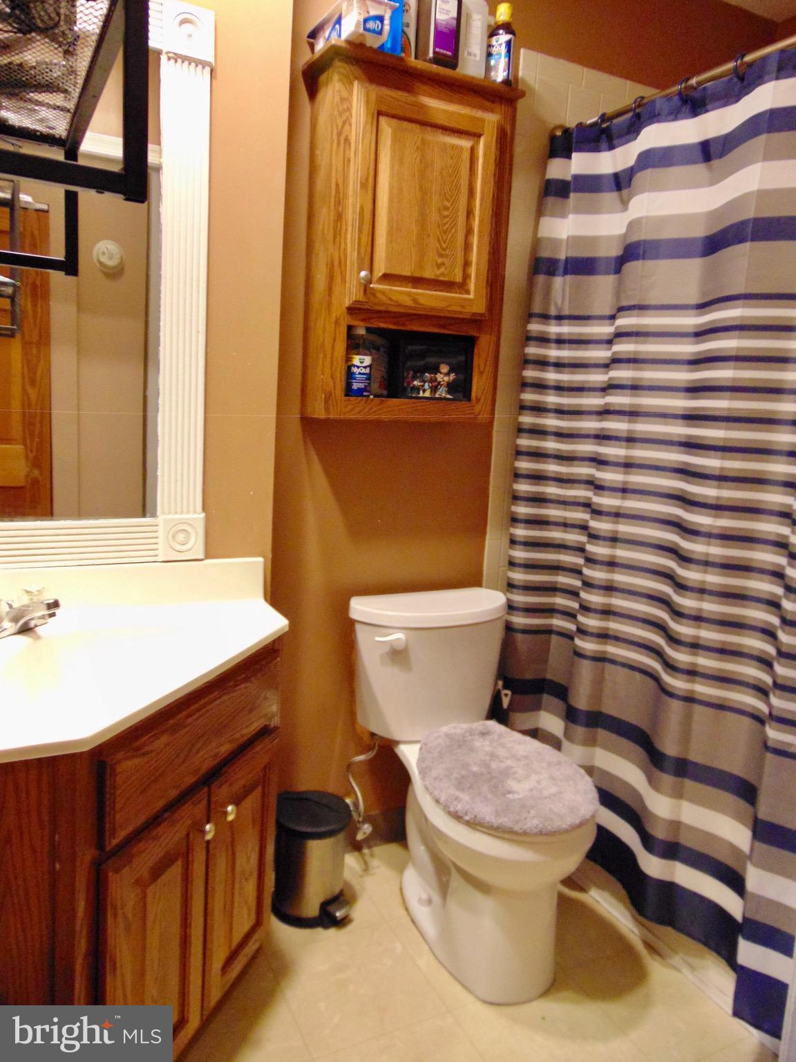 9481 Woodbridge Road Philadelphia, PA 19114 - Photo 27 of 32 Second Floor Bath