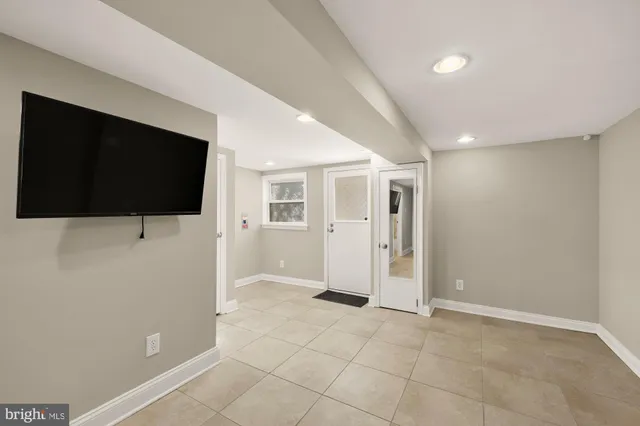 $4,150 | 912 I Street Northeast, Washington, DC 20002