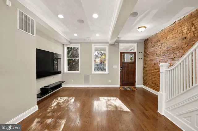 $4,150 | 912 I Street Northeast, Washington, DC 20002