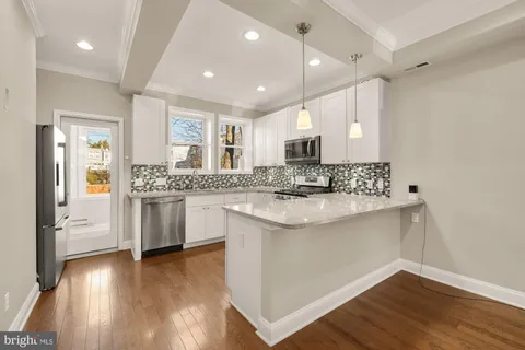 $4,150 | 912 I Street Northeast, Washington, DC 20002