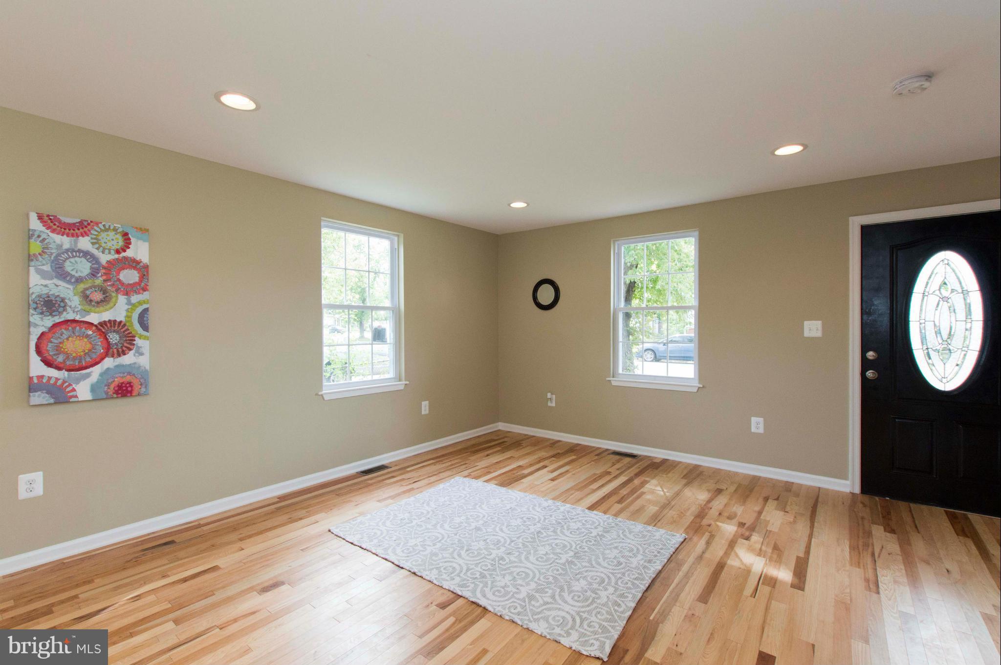 1701 Drexel Road Baltimore, MD 21222 - Photo 12 of 30 Living Room