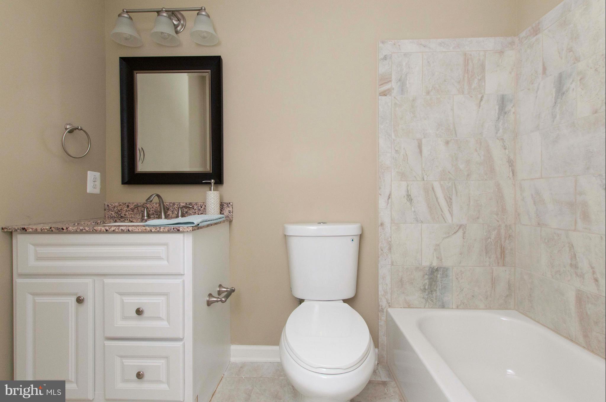 1701 Drexel Road Baltimore, MD 21222 - Photo 20 of 30 Upper Bath