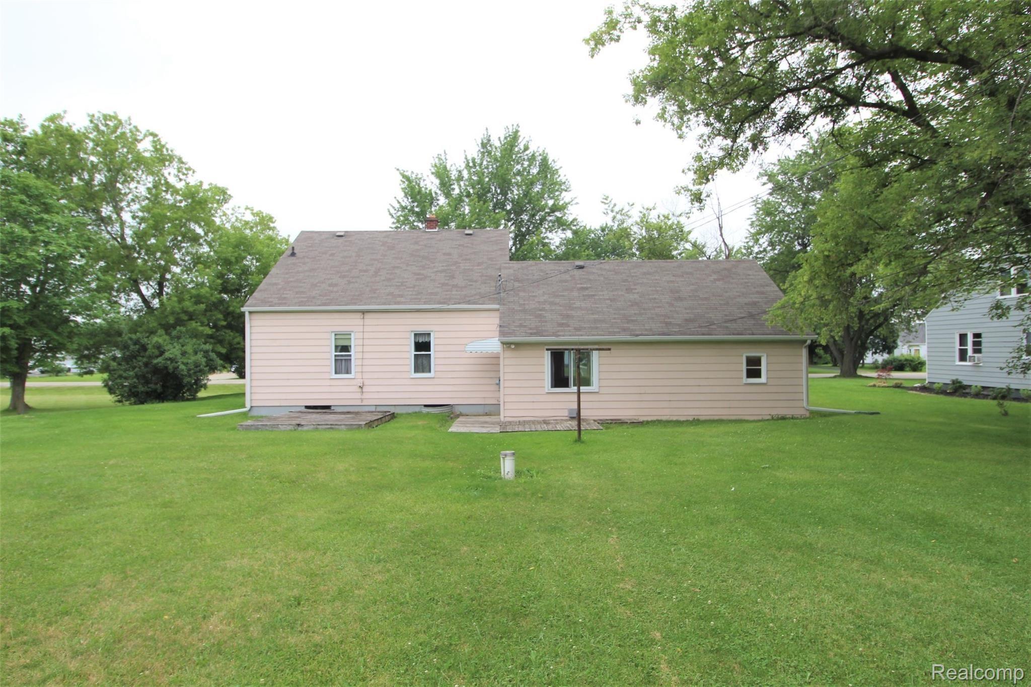 311 Davis Lake Road Lapeer, MI 48446 - Photo 30 of 38 IMG_8542.JPG