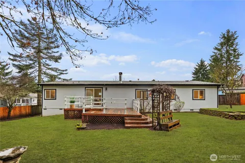 a view of a house with a backyard