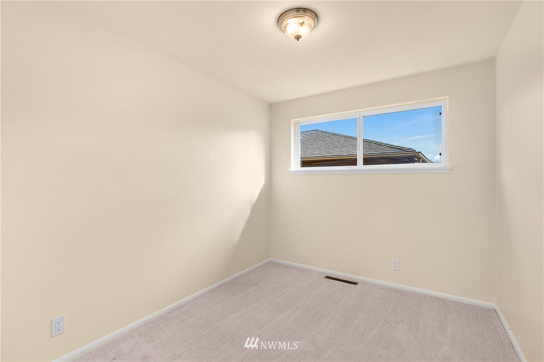 7139 South Sunnycrest Road Seattle, WA 98178 - Photo 15 of 28 a view of an empty room