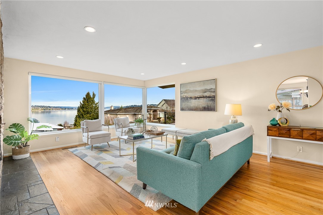 7139 South Sunnycrest Road Seattle, WA 98178 - Photo 3 of 28 a living room with furniture
