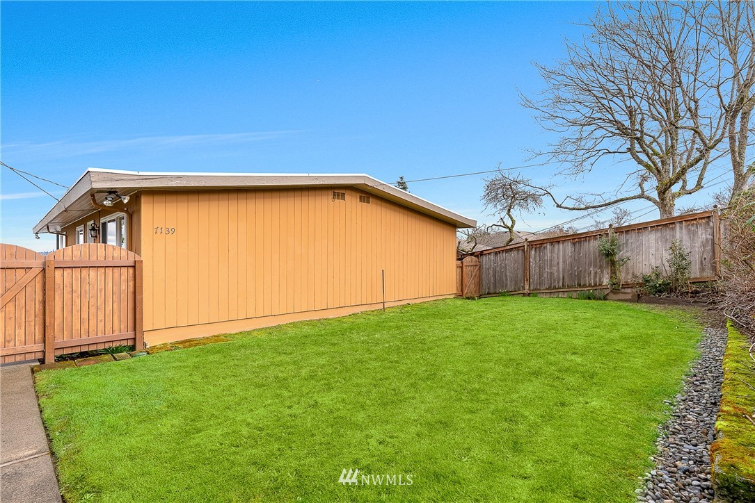 7139 South Sunnycrest Road Seattle, WA 98178 - Photo 21 of 28 a view of a backyard