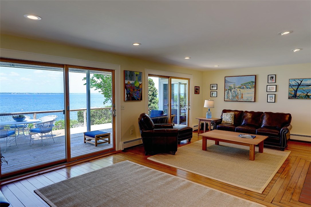 11 Shore Road Bristol, RI 02809 - Photo 14 of 40 Living Room