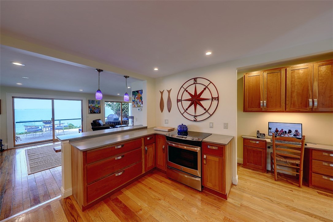 11 Shore Road Bristol, RI 02809 - Photo 19 of 40