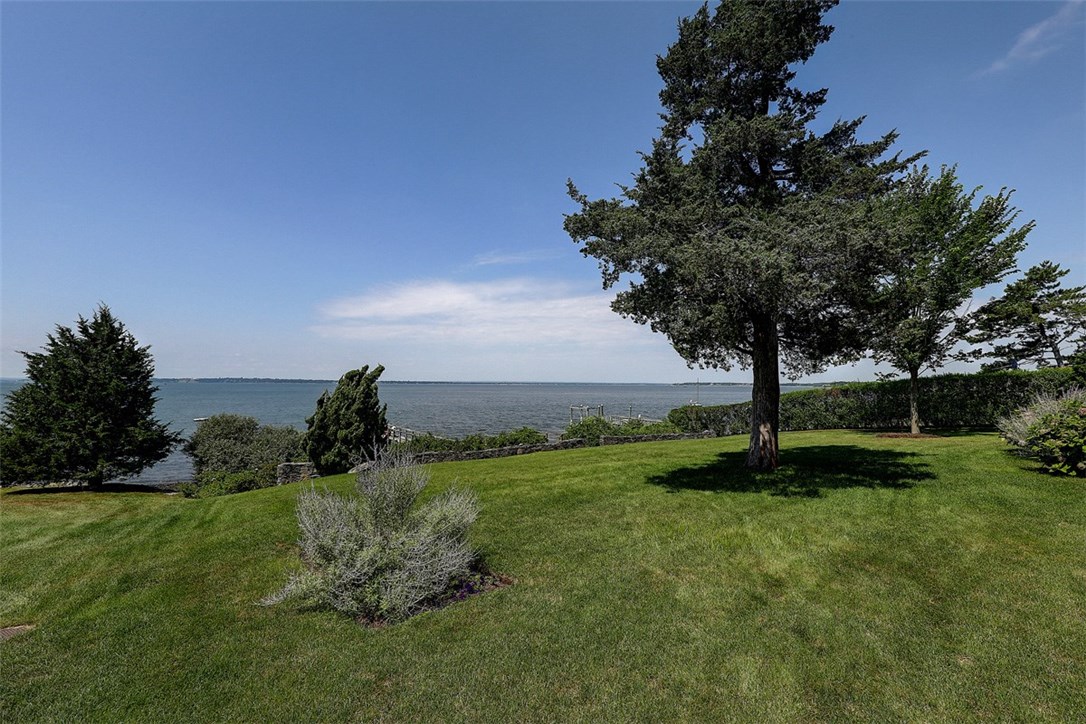 11 Shore Road Bristol, RI 02809 - Photo 5 of 40