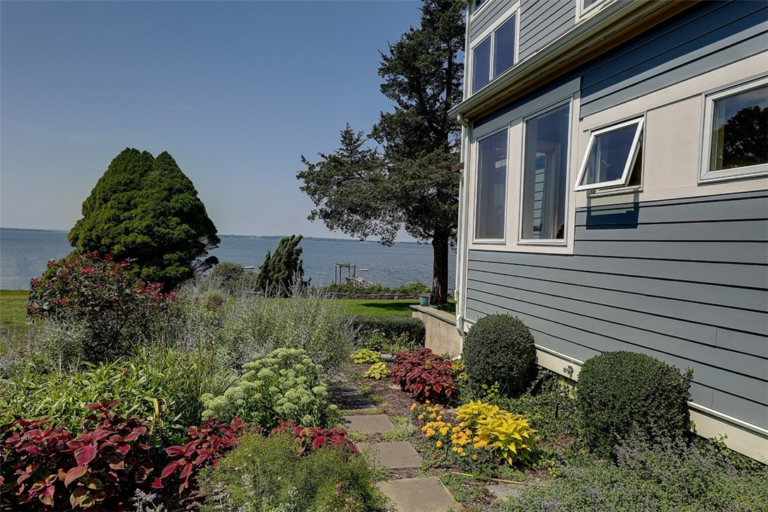 11 Shore Road Bristol, RI 02809 - Photo 7 of 40