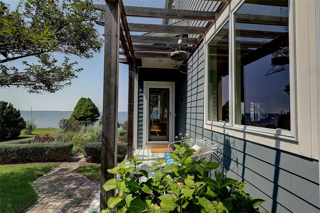11 Shore Road Bristol, RI 02809 - Photo 9 of 40