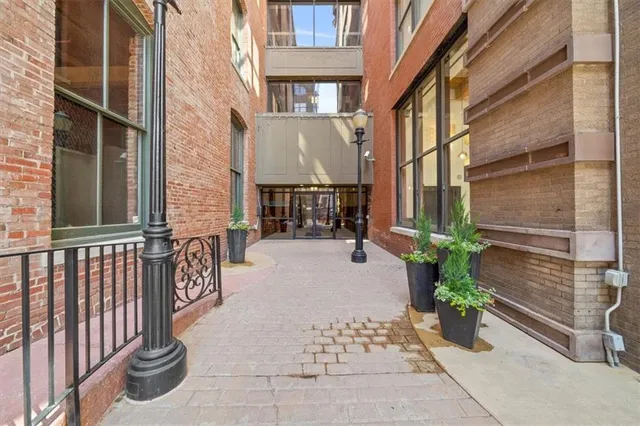 $135,000 | 308 West 8th Street, Unit 712, Kansas City, MO 64105
