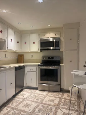 $2,800 | 3725 South Ocean Drive, Unit 415, Hollywood, FL 33019