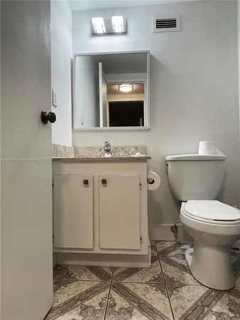 $2,800 | 3725 South Ocean Drive, Unit 415, Hollywood, FL 33019