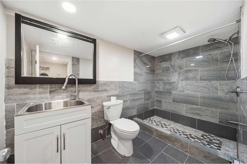 221 Totten Pond Road Waltham, MA 02451 - Photo 28 of 37