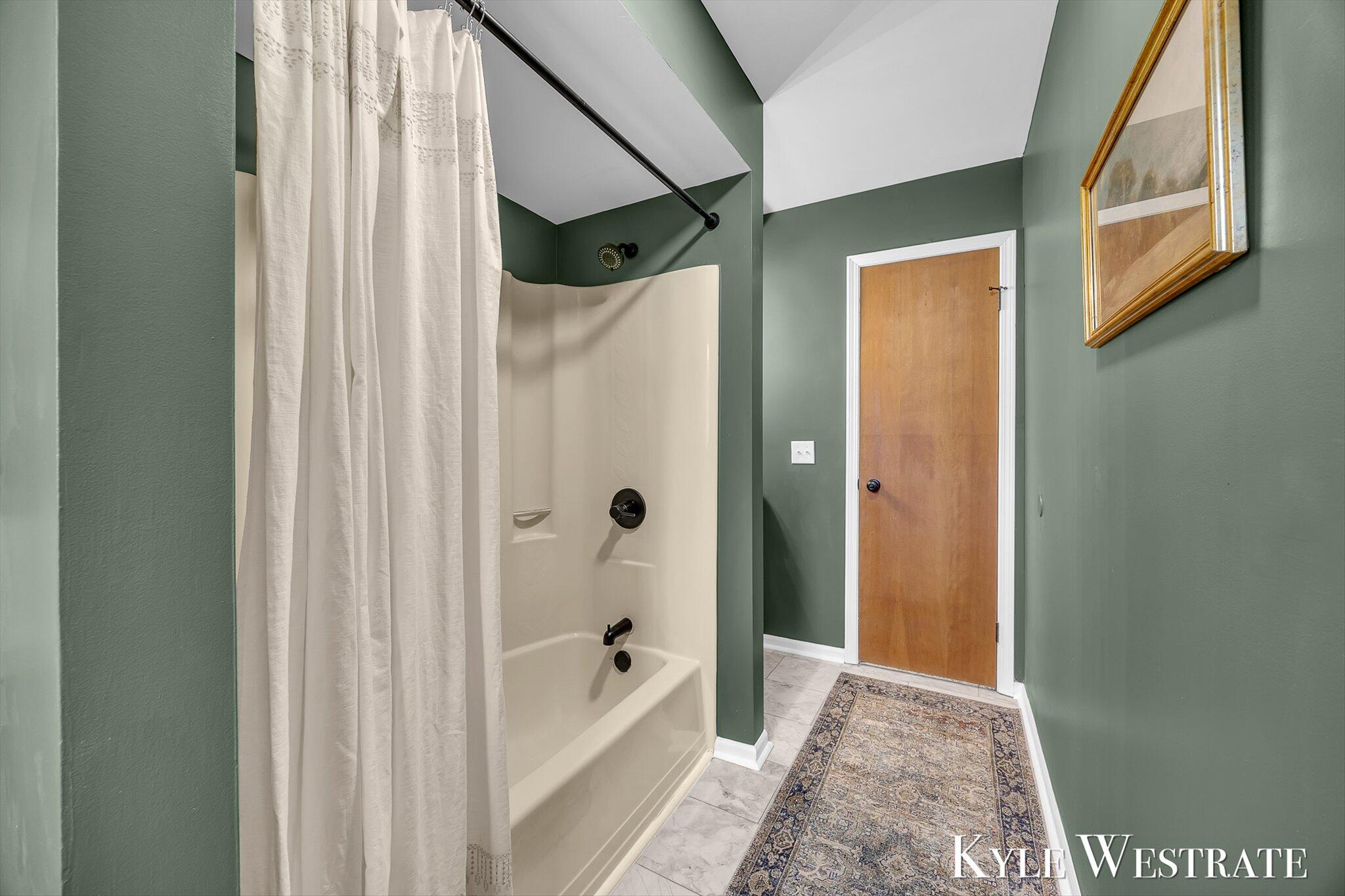 3425 Cascade Road Southeast Grand Rapids, MI 49546 - Photo 17 of 34 27-K1J17761