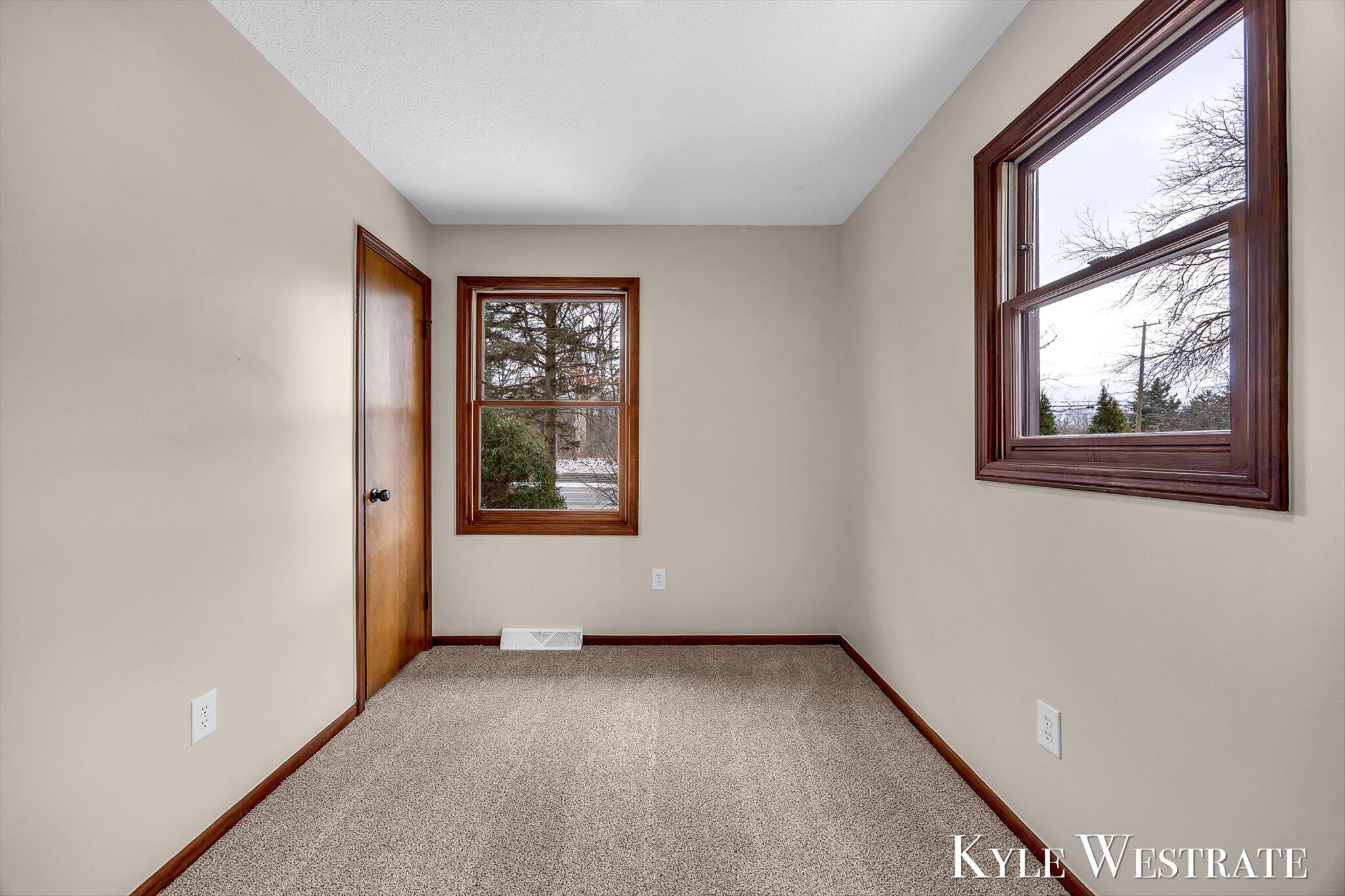 3425 Cascade Road Southeast Grand Rapids, MI 49546 - Photo 18 of 34 25-K1J17716