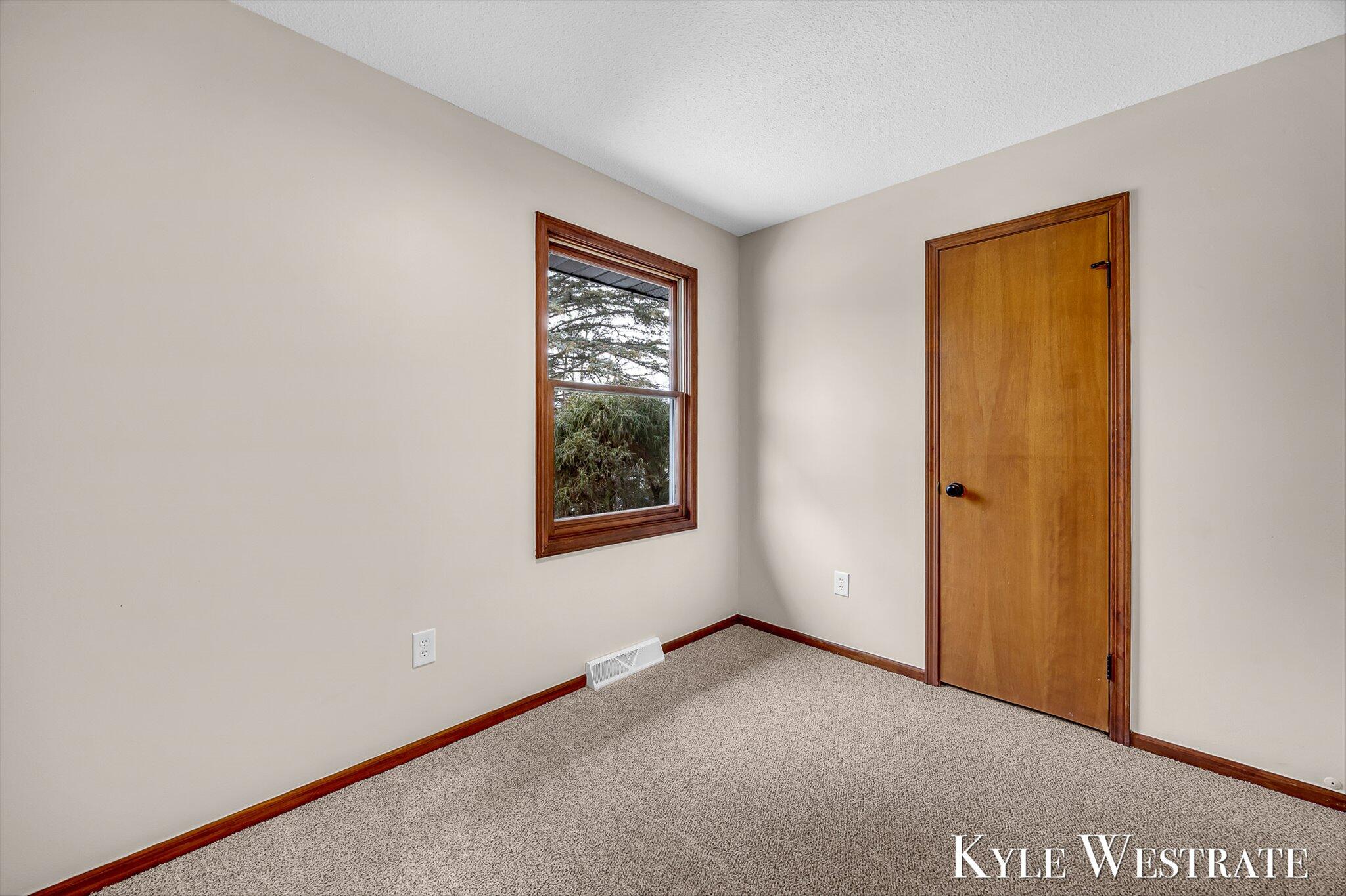 3425 Cascade Road Southeast Grand Rapids, MI 49546 - Photo 20 of 34 23-K1J17686