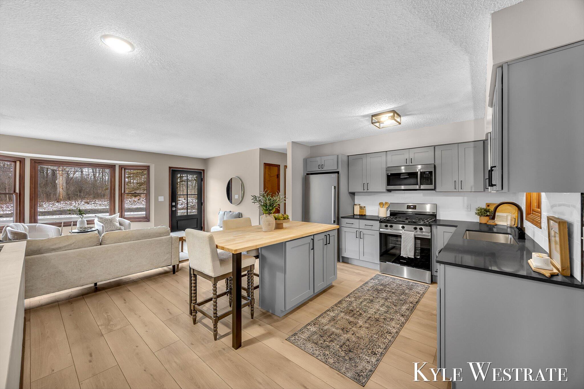 3425 Cascade Road Southeast Grand Rapids, MI 49546 - Photo 9 of 34 09-K1J17821