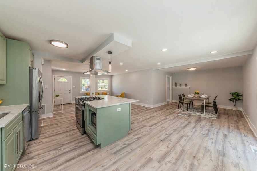 1476 Dennison Road Hoffman Estates, IL 60169 - Photo 8 of 25 Gallery Image 8