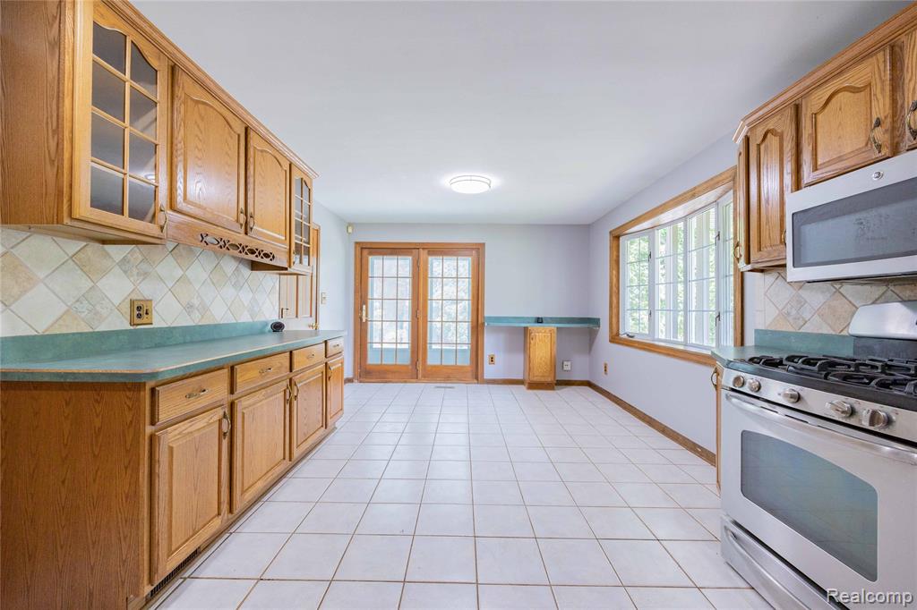21128 Middlebelt Road New Boston, MI 48164 - Photo 19 of 32