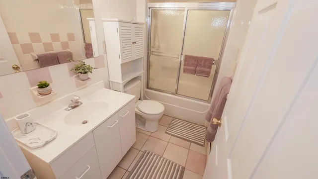 $2,200 | 10 North Adams Avenue, Unit 3, Margate City, NJ 08402