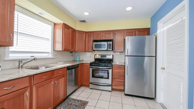 $2,200 | 10 North Adams Avenue, Unit 3, Margate City, NJ 08402