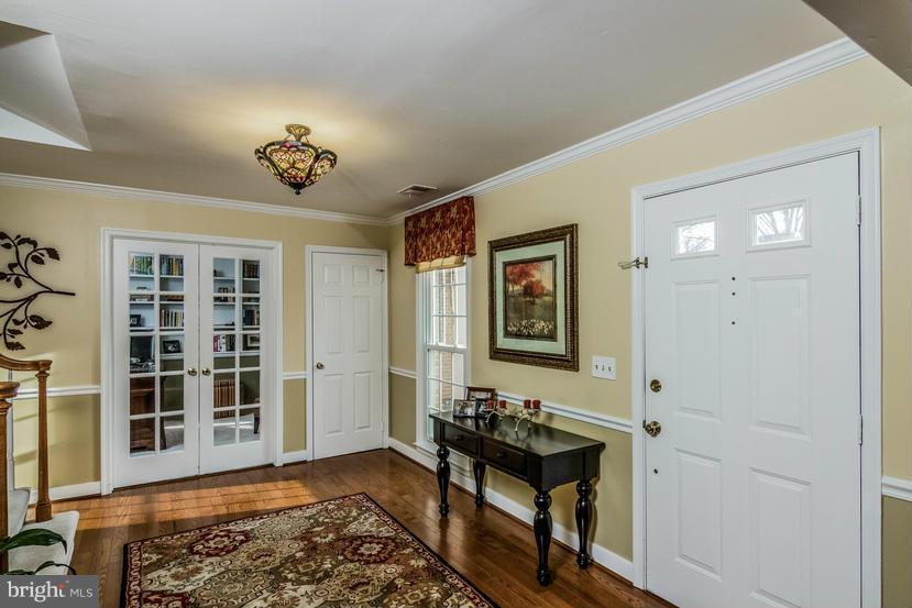 112 Hamilton Road Sterling, VA 20165 - Photo 2 of 27 Interior (General)