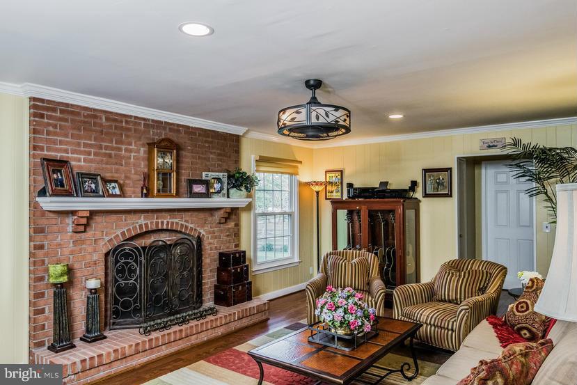 112 Hamilton Road Sterling, VA 20165 - Photo 11 of 27 Family Room