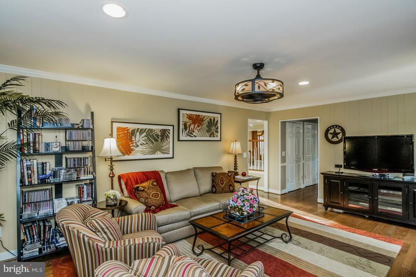 112 Hamilton Road Sterling, VA 20165 - Photo 14 of 27 Family Room
