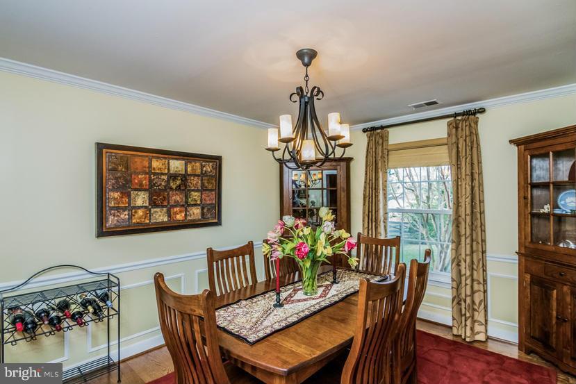 112 Hamilton Road Sterling, VA 20165 - Photo 6 of 27 Dining Room