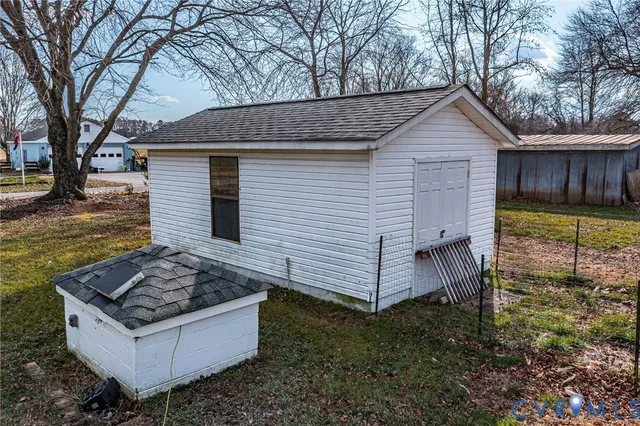 a view of a house with a yard and garage