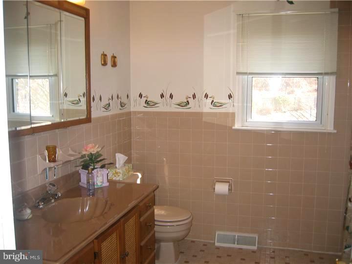302 Carlyle Road West Chester, PA 19382 - Photo 11 of 11 Bathroom