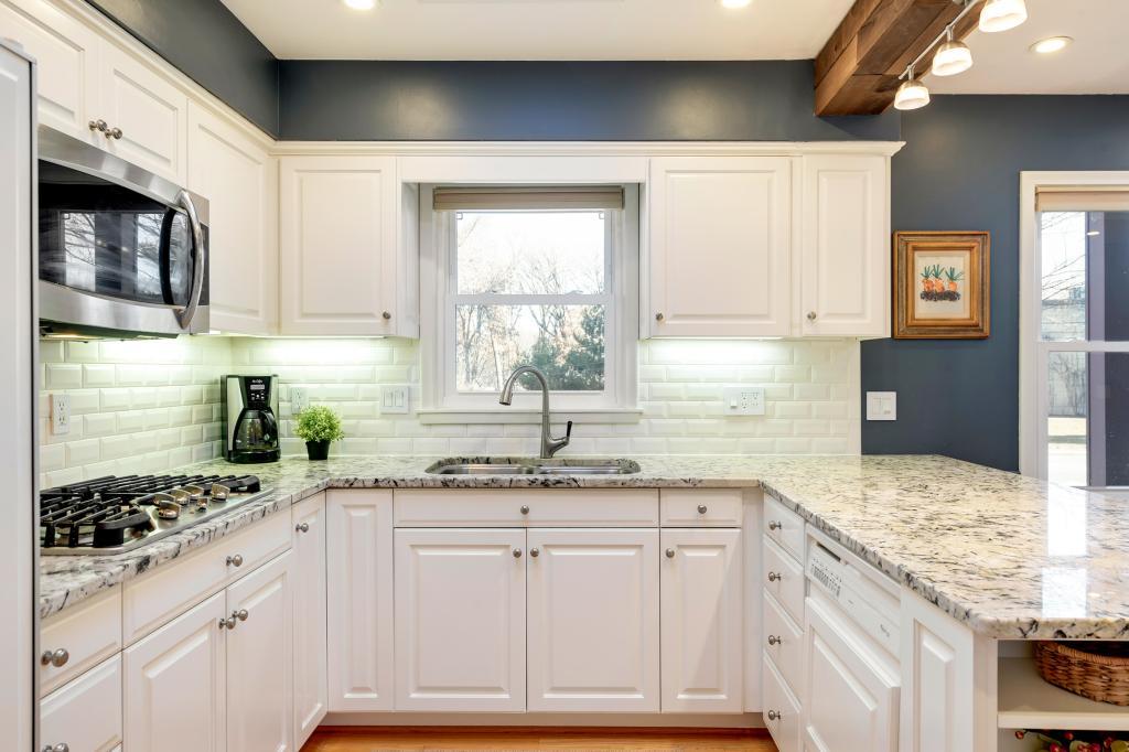 5712 Wycliffe Road Edina, MN 55436 - Photo 5 of 29