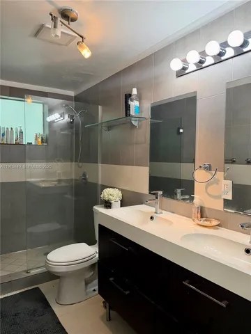 $2,300 | 1198 Marseille Drive, Unit 4, Miami Beach, FL 33141