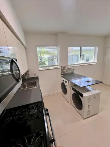 $2,300 | 1198 Marseille Drive, Unit 4, Miami Beach, FL 33141