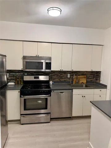 $2,300 | 1198 Marseille Drive, Unit 4, Miami Beach, FL 33141