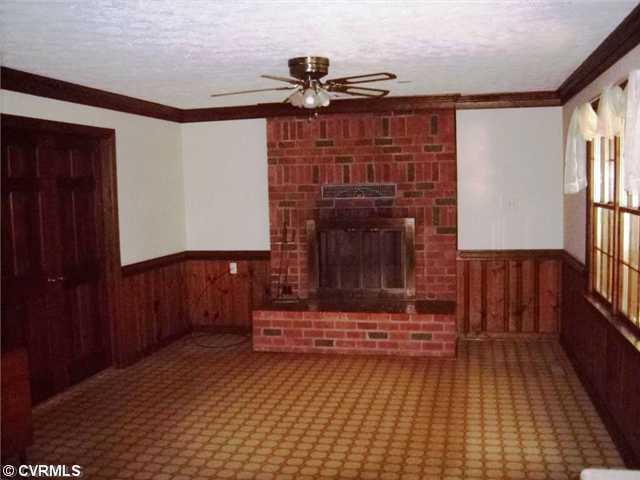 4400 Fordham Road Richmond, VA 23236 - Photo 5 of 12 Den/Family/Great Room - The First Level Family Rooms Adjoins To The Kitchen. Enjoy Family Time Or A Cozy Keeping Room.