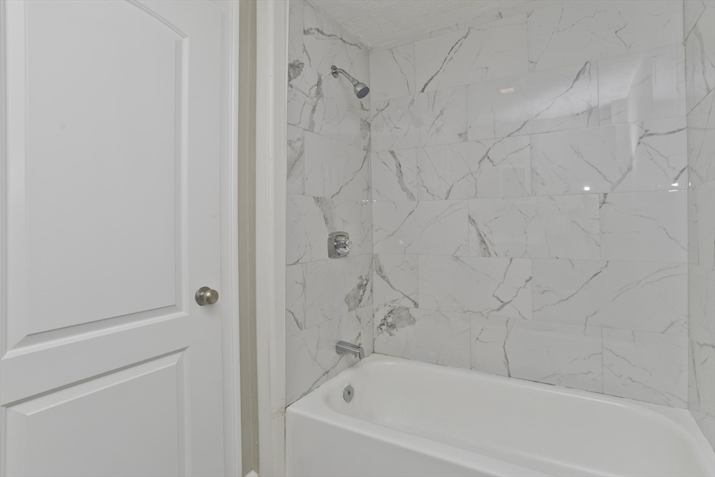 293 Eastern Avenue Springfield, MA 01109 - Photo 23 of 31 a bathroom with a bathtub