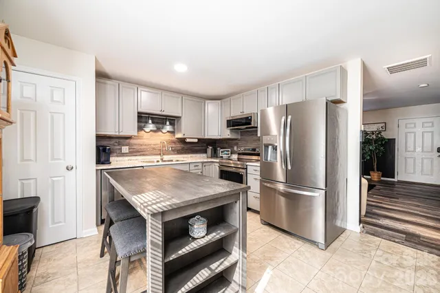 $205,900 | 2222 15th Avenue Northeast, Hickory, NC 28601