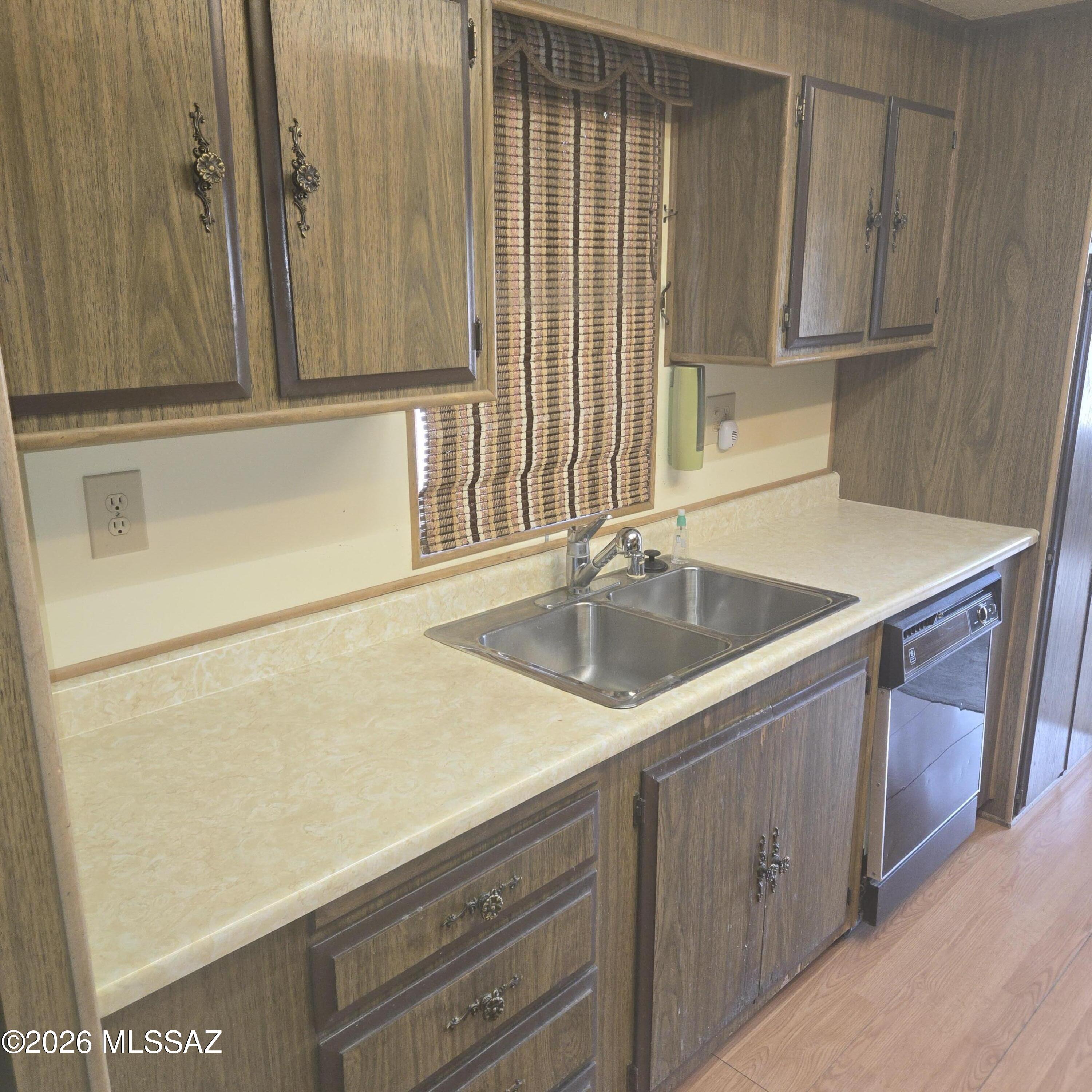 5976 West Rafter Cir Street Tucson, AZ 85713 - Photo 7 of 32 Kitchen