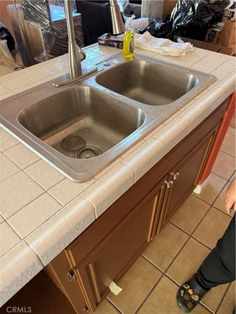 a close view of sink and tap