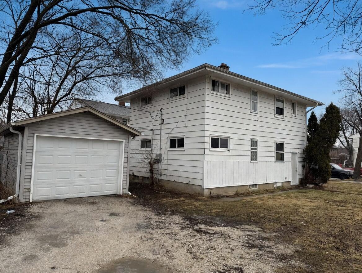 5641 North 61st Street, Unit 5643 Milwaukee, WI 53218 - Photo 2 of 9 Side and Garage