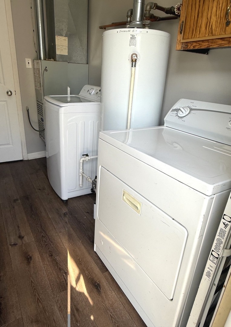 5199 Elmwood Road Oak Forest, IL 60452 - Photo 14 of 30 a utility room with dryer and washer
