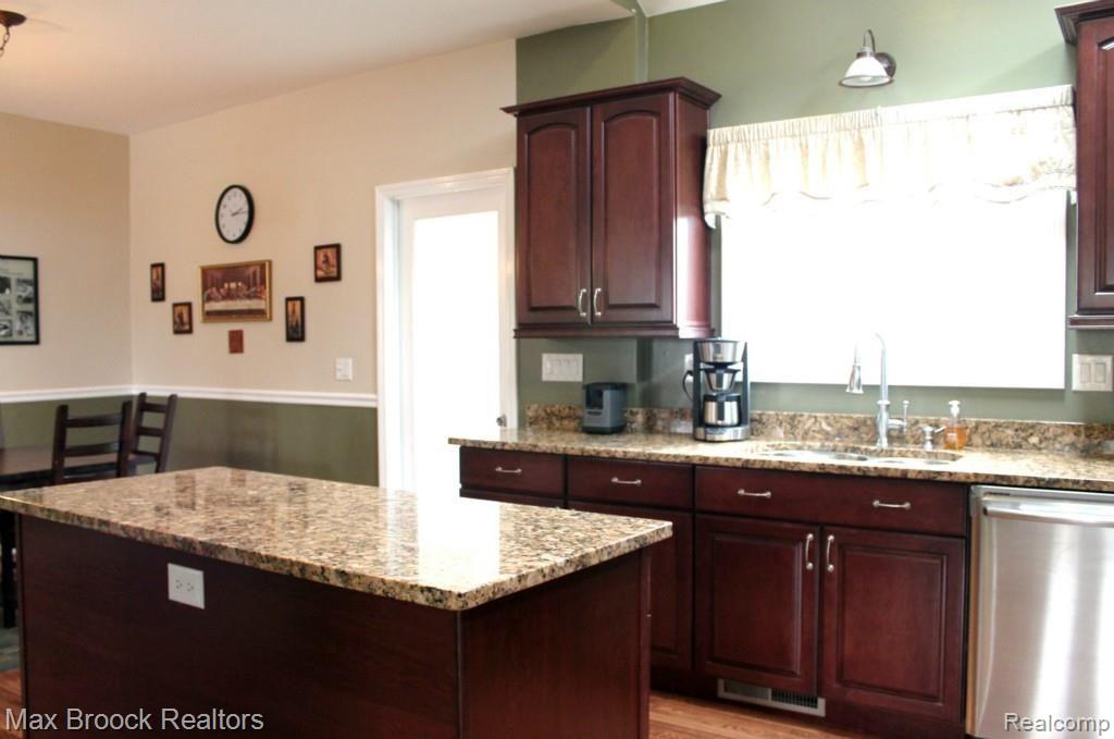 2273 Rosemont Road Berkley, MI 48072 - Photo 10 of 32 Rosemont 2273 016.jpg