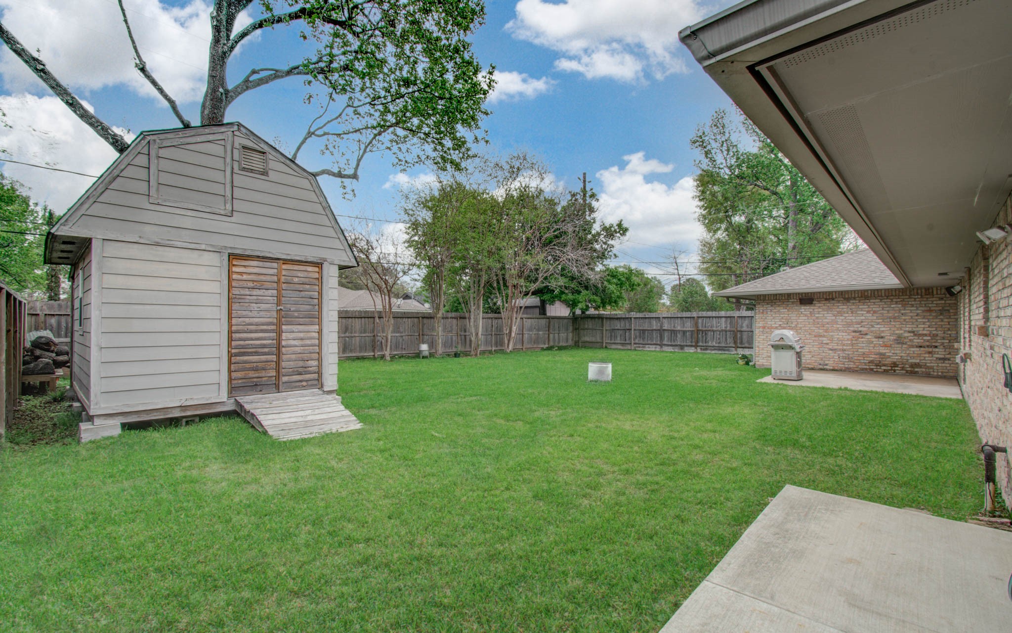 9002 Railton Street Houston, TX 77080 - Photo 29 of 32 a view of a backyard with a garden