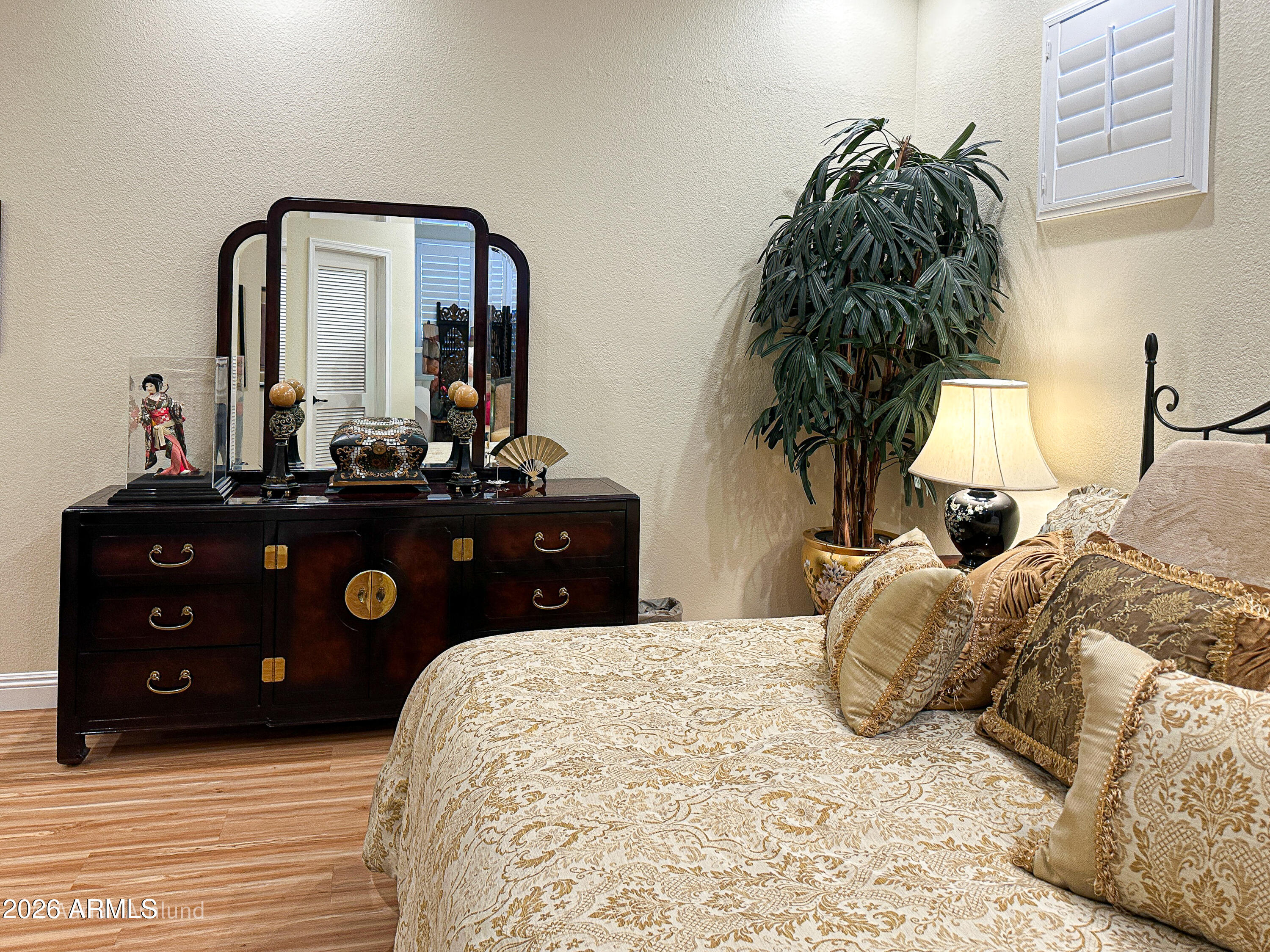 7222 East Gainey Ranch Road, Unit 224 Scottsdale, AZ 85258 - Photo 21 of 42 a bedroom with a bed and a dresser