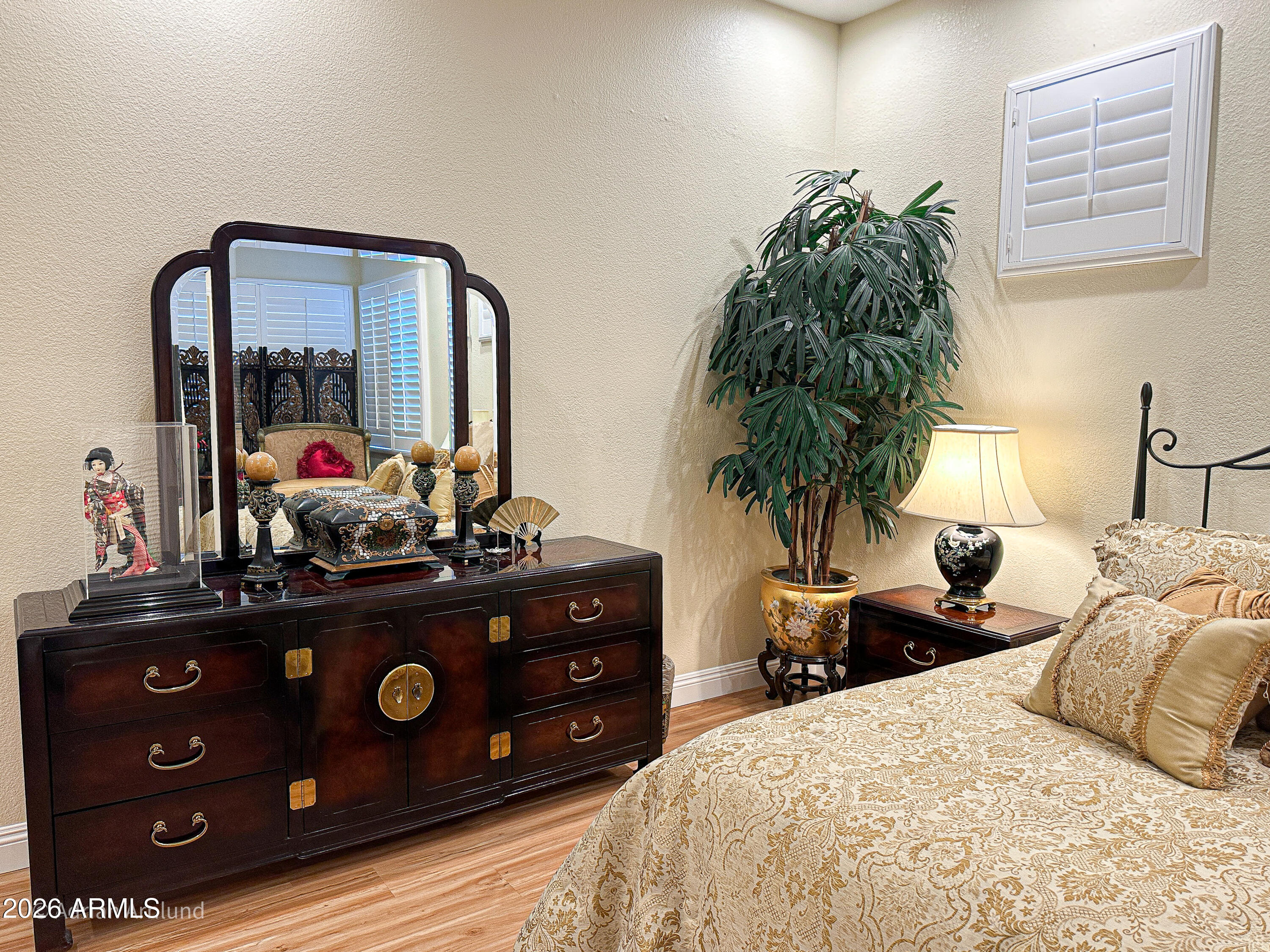 7222 East Gainey Ranch Road, Unit 224 Scottsdale, AZ 85258 - Photo 28 of 42 a bedroom with a bed and a potted plant