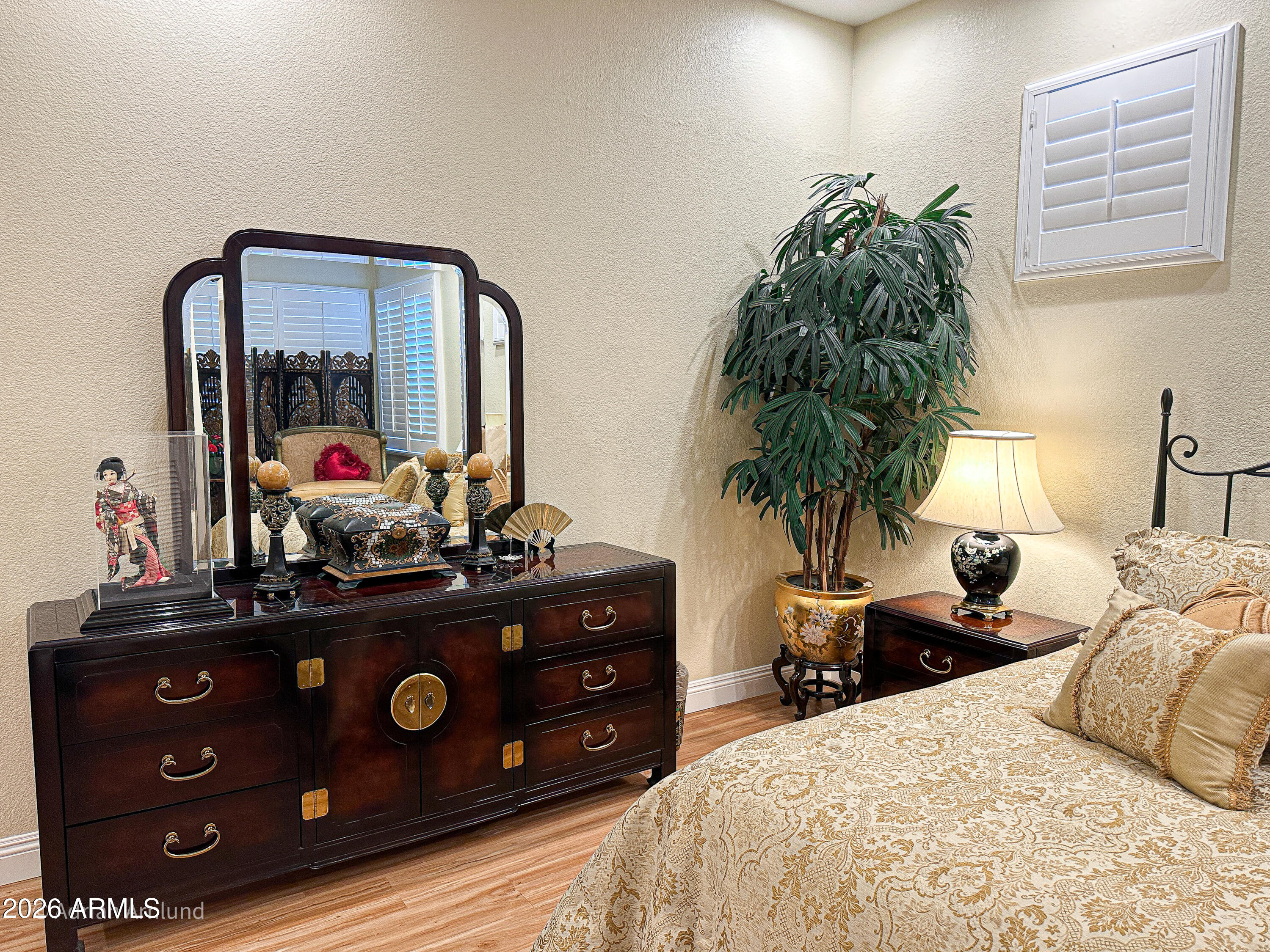 7222 East Gainey Ranch Road, Unit 224 Scottsdale, AZ 85258 - Photo 29 of 42 a bedroom with a bed window and mirror